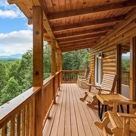 Smoky Nights Is An Enticing Retreat Just Minutes From The Pigeon Forge Parkway! Villa